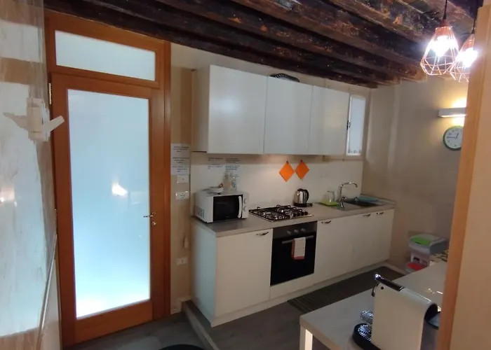 Ca Lirica Apartman *